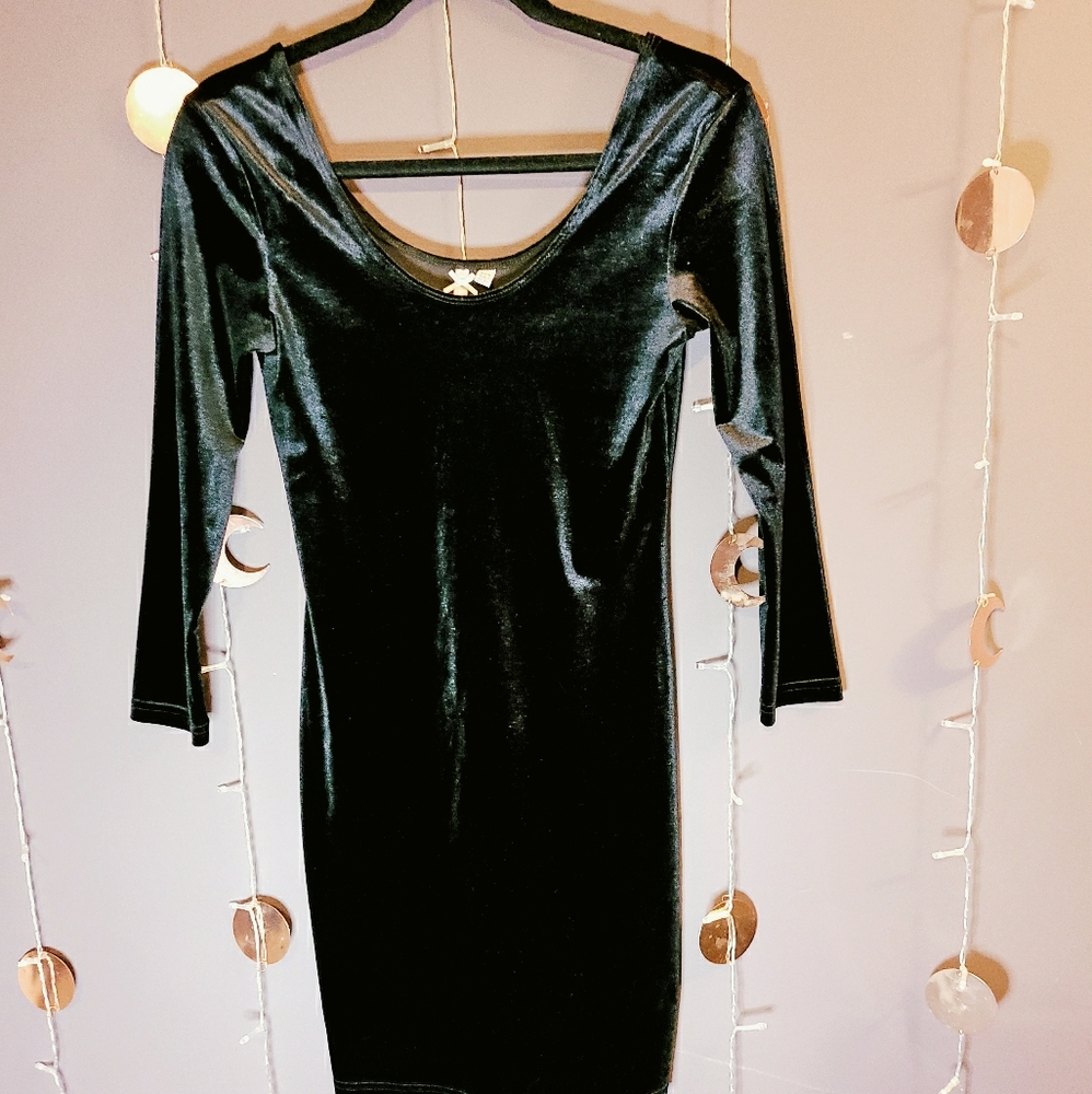 Orb Fitted Velvet LBD
